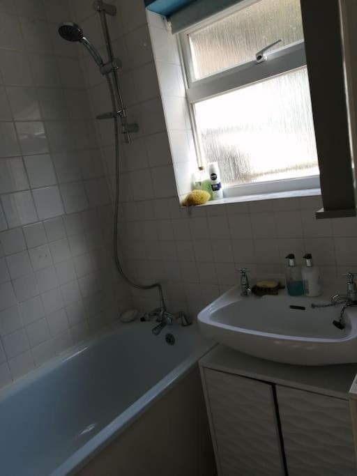 فيلا Seaside 2 Bed Terraced House With Garden هاستَنغ المظهر الخارجي الصورة